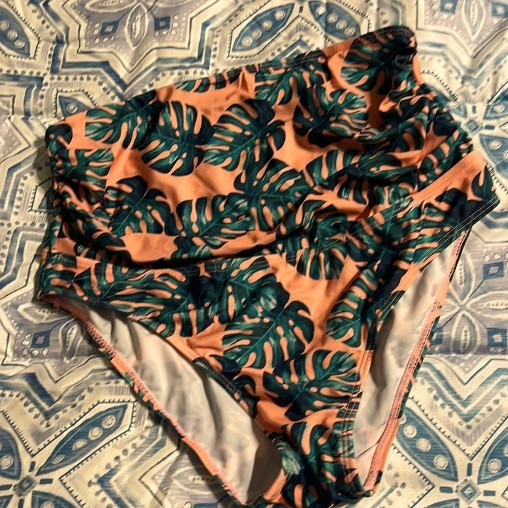 NWOT women’s tropical maternity swim bottom
